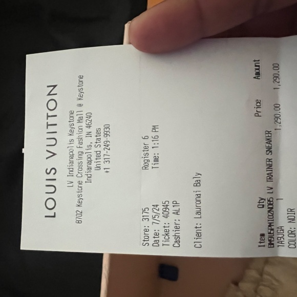 Louis Vuitton - Picture 2 of 8